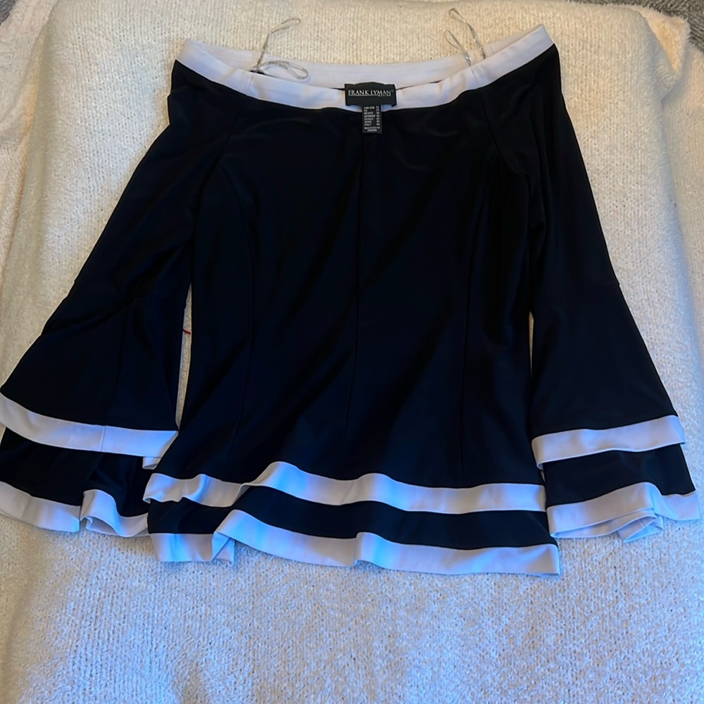 Women’s size 12 Frank Lyman black and white top